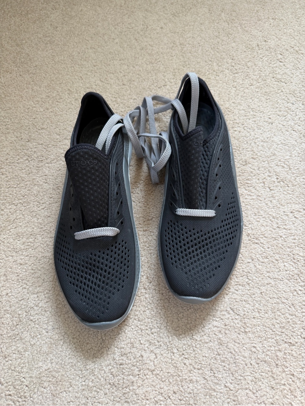 CROCS Classic Clog in Light Gray